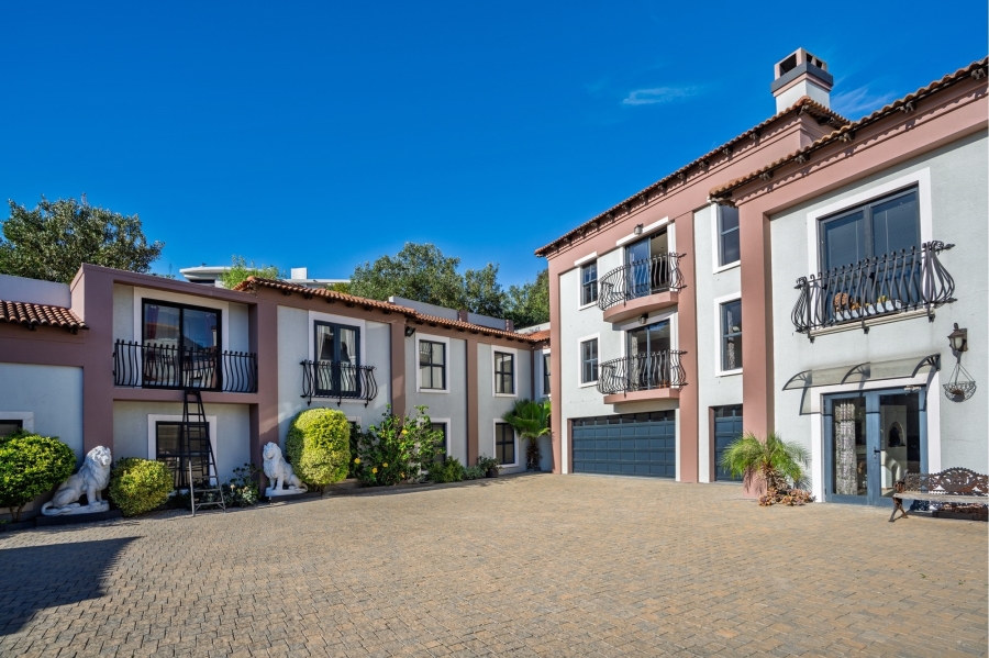 13 Bedroom Property for Sale in Plattekloof 3 Western Cape